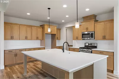 707 Magnolia Ave, Woodburn, OR 97071 - Photo 14