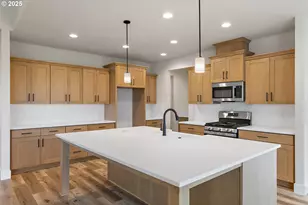 707 Magnolia Ave, Woodburn, OR 97071 - Photo 14