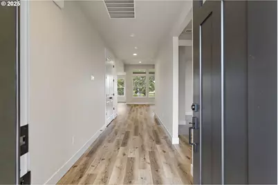 707 Magnolia Ave, Woodburn, OR 97071 - Photo 4