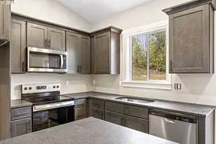 158 E H St, Vernonia, OR 97064 - Photo 8