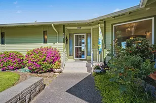 407 SW 7th St, Gresham, OR 97080 - Photo 2
