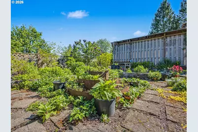407 SW 7th St, Gresham, OR 97080 - Photo 42