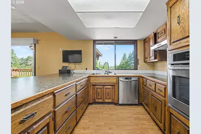 407 SW 7th St, Gresham, OR 97080 - Photo 14