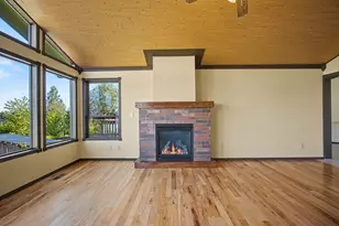 407 SW 7th St, Gresham, OR 97080 - Photo 4