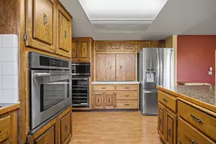 407 SW 7th St, Gresham, OR 97080 - Photo 12