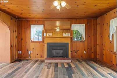 1095 W 11th St, Coquille, OR 97423 - Photo 12