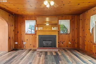 1095 W 11th St, Coquille, OR 97423 - Photo 12