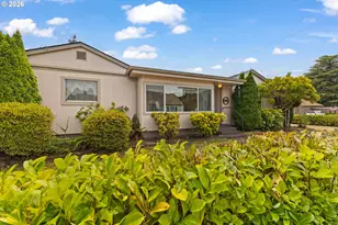1095 W 11th St, Coquille, OR 97423 - Photo 4