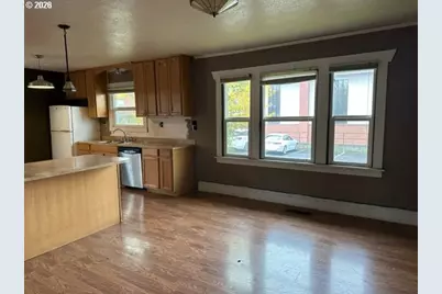 9102 NE Glisan St, Portland, OR 97220 - Photo 10