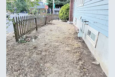 9102 NE Glisan St, Portland, OR 97220 - Photo 14