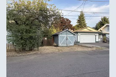 9102 NE Glisan St, Portland, OR 97220 - Photo 4