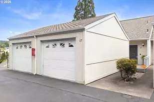 17 NW Mountain View Dr, Roseburg, OR 97471 - Photo 1