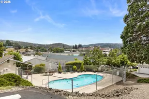 17 NW Mountain View Dr, Roseburg, OR 97471 - Photo 26
