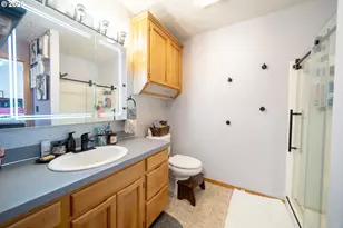 1137 SE 2nd Ave, Mill City, OR 97360 - Photo 16