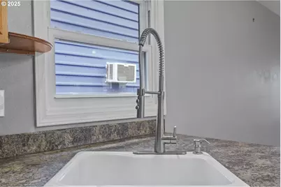 1683 N Jantzen Ave, Portland, OR 97217 - Photo 12