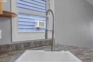 1683 N Jantzen Ave, Portland, OR 97217 - Photo 12