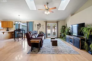 573 Creswood Dr, Creswell, OR 97426 - Photo 4