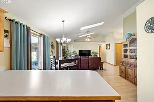 573 Creswood Dr, Creswell, OR 97426 - Photo 10