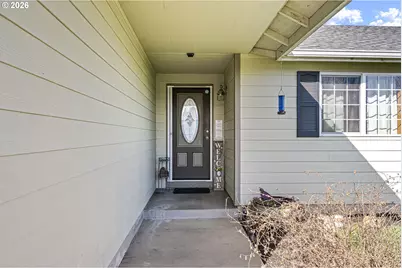 573 Creswood Dr, Creswell, OR 97426 - Photo 2