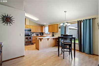 573 Creswood Dr, Creswell, OR 97426 - Photo 6