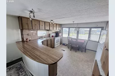 1413 Hawthorne Ave #5, Reedsport, OR 97467 - Photo 2