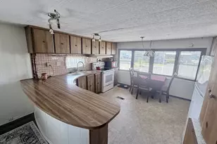 1413 Hawthorne Ave, Reedsport, OR 97467 - Photo 2