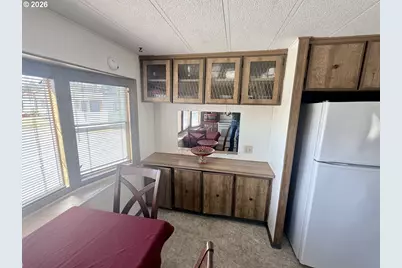 1413 Hawthorne Ave #5, Reedsport, OR 97467 - Photo 4