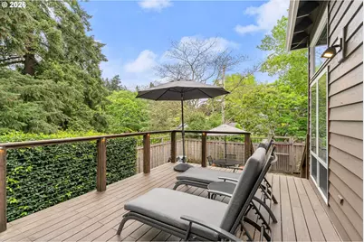 2432 SW Huber Ct, Portland, OR 97219 - Photo 4