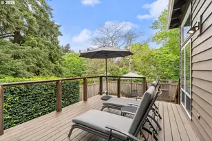 2432 SW Huber Ct, Portland, OR 97219 - Photo 4