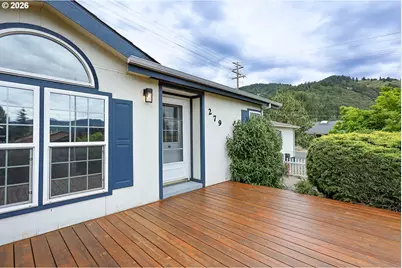279 NE Snohomish Ave, White Salmon, WA 98672 - Photo 12