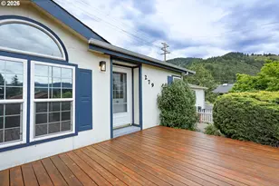 279 NE Snohomish Ave, White Salmon, WA 98672 - Photo 12