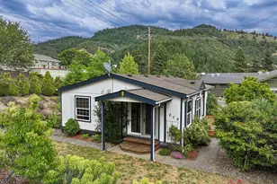 279 NE Snohomish Ave, White Salmon, WA 98672 - Photo 2