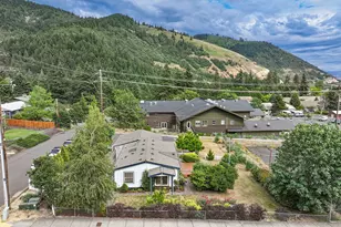 279 NE Snohomish Ave, White Salmon, WA 98672 - Photo 18