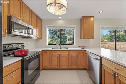 3951 SW Canby St, Portland, OR 97219 - Photo 10