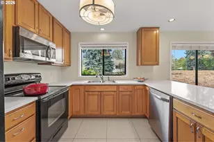 3951 SW Canby St, Portland, OR 97219 - Photo 10