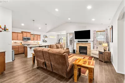 760 S 52nd St, Springfield, OR 97478 - Photo 12