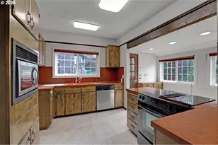 4212 E Burnside St, Portland, OR 97215 - Photo 14