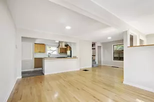 3917 SE Tibbetts St, Portland, OR 97202 - Photo 4