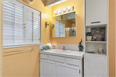 11638 N Island Cove Ln, Portland, OR 97217 - Photo 22