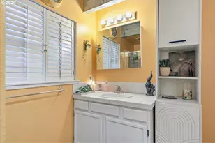 11638 N Island Cove Ln, Portland, OR 97217 - Photo 22