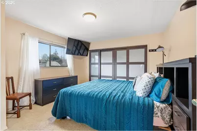 11638 N Island Cove Ln, Portland, OR 97217 - Photo 10