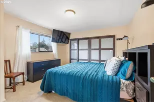 11638 N Island Cove Ln, Portland, OR 97217 - Photo 10