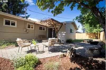 1379 Tucker Rd, Hood River, OR 97031 - Photo 4