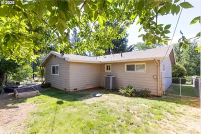 1379 Tucker Rd, Hood River, OR 97031 - Photo 8