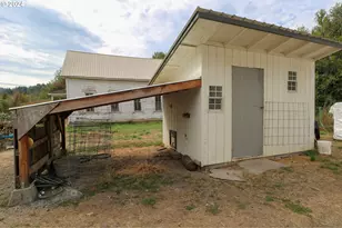 46393 Hwy 242, Myrtle Point, OR 97458 - Photo 36