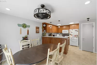 1546 SW Harbor Dr, McMinnville, OR 97128 - Photo 10