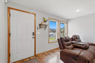 1546 SW Harbor Dr, McMinnville, OR 97128 - Photo 8