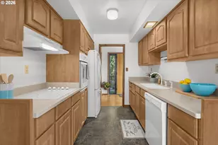 7647 SE Hawthorne Blvd, Portland, OR 97215 - Photo 12