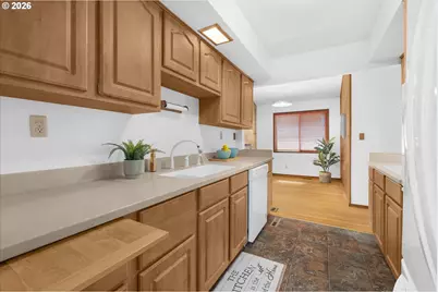 7647 SE Hawthorne Blvd, Portland, OR 97215 - Photo 14
