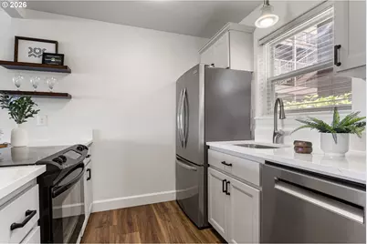 1033 SW Gibbs St #105, Portland, OR 97239 - Photo 10